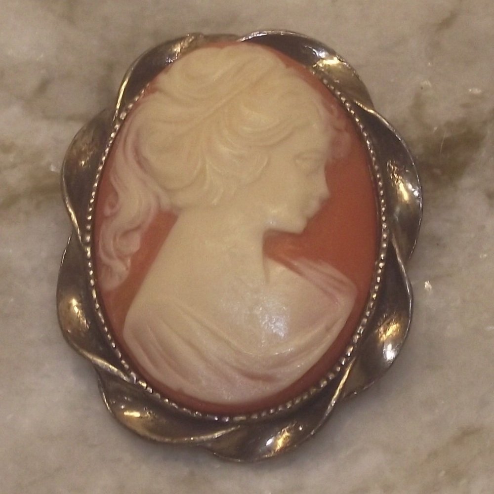 Larger cameo pin or pendant